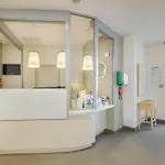 Antibes מלון 3*