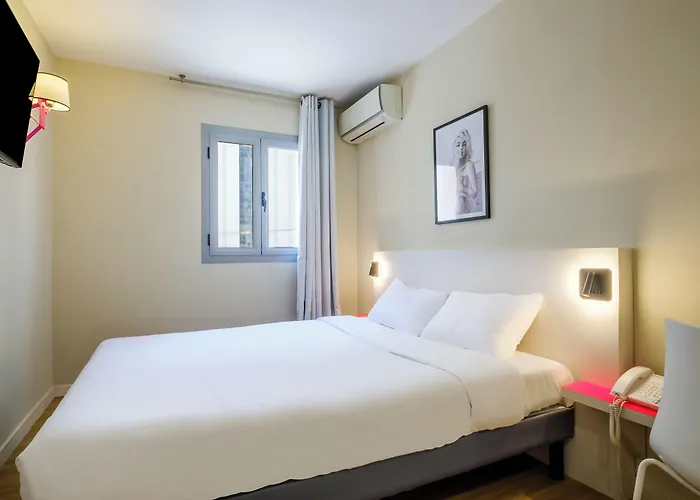 Antibes Hotel 3*